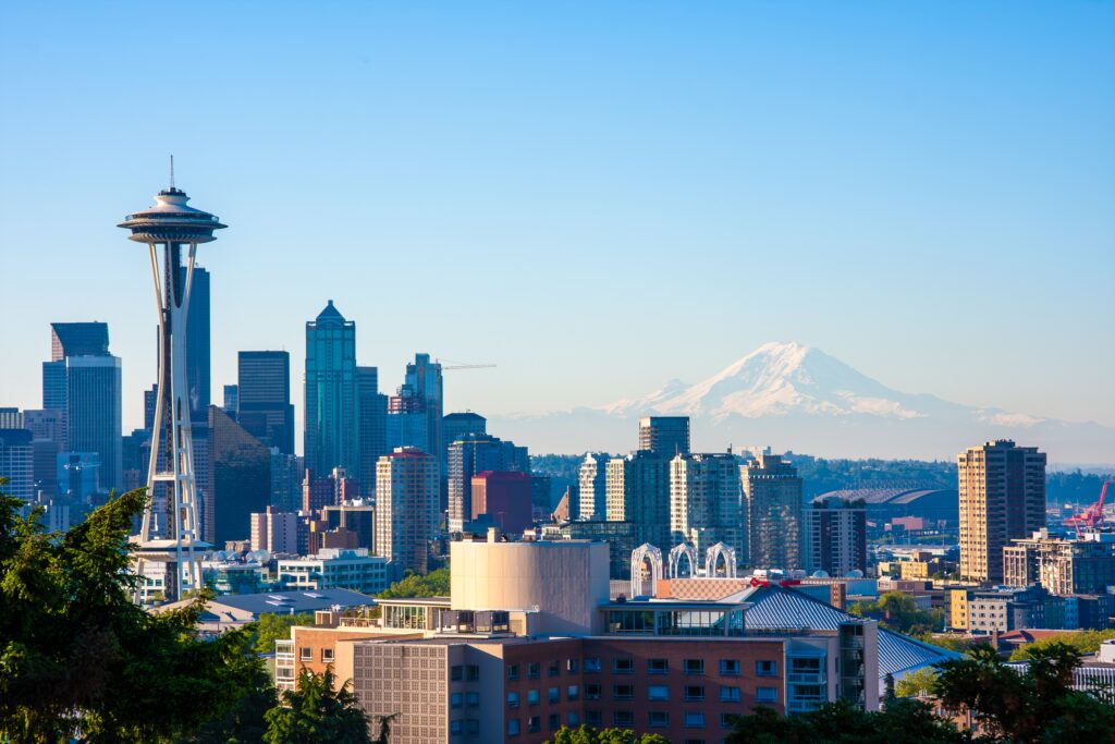 seattle skyline with mountains in the background.